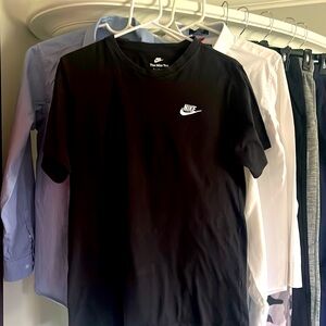Men’s small black Nike tshirt